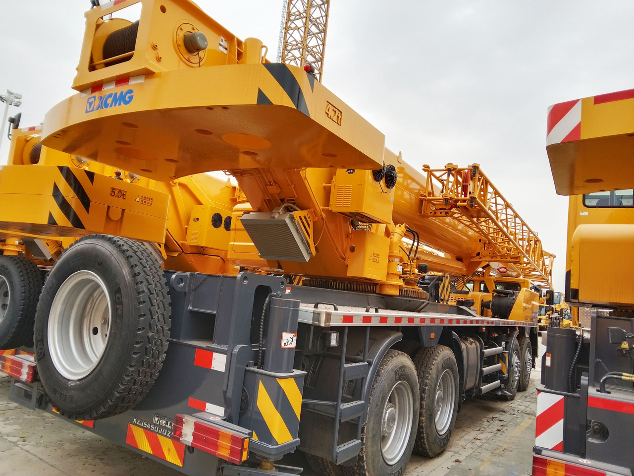 XCMG Manufacturer Second Hand Lorry Truck Crane QY55K5C_2 55 Ton Mobile Hydraulic Crane For Sale - Grue mobile: photos 4 XCMG Manufacturer Second Hand Lorry Truck Crane QY55K5C_2 55 Ton Mobile Hydraulic Crane For Sale - Grue mobile: photos 4