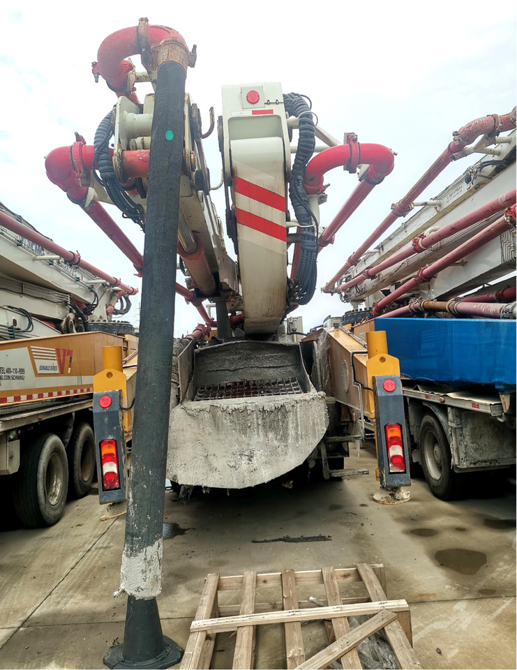 XCMG Official HB52V Used Mobile Concrete Pump 52m Truck Mounted Concrete Pump Price - Camion pompe: photos 5 XCMG Official HB52V Used Mobile Concrete Pump 52m Truck Mounted Concrete Pump Price - Camion pompe: photos 5