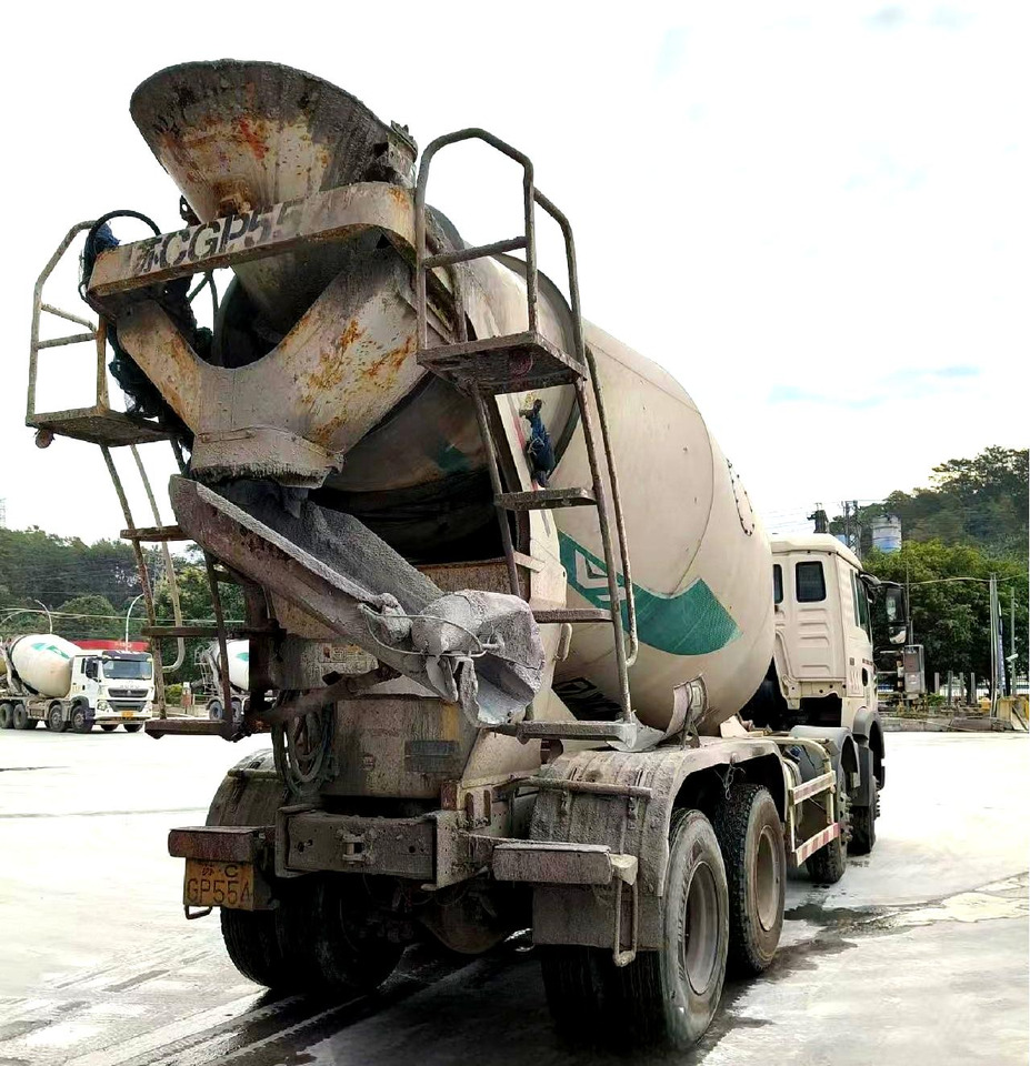 XCMG Official Used Concrete Mixer Truck HOWO G4802D 12m³ Cement Mixer Truck Price - Camion malaxeur: photos 3 XCMG Official Used Concrete Mixer Truck HOWO G4802D 12m³ Cement Mixer Truck Price - Camion malaxeur: photos 3