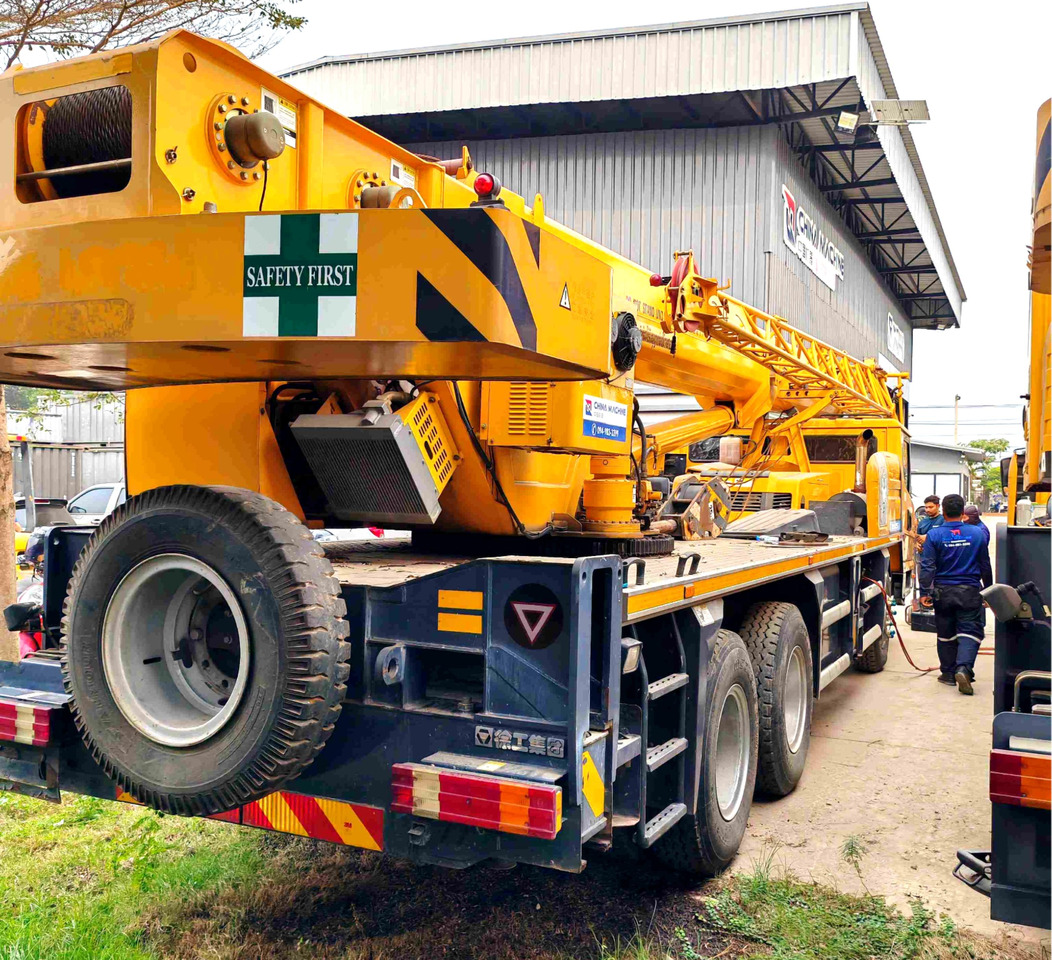 XCMG XCT16_Y 16ton mobile drive 4-Section Telescopic Crane truck - Grue mobile: photos 3 XCMG XCT16_Y 16ton mobile drive 4-Section Telescopic Crane truck - Grue mobile: photos 3