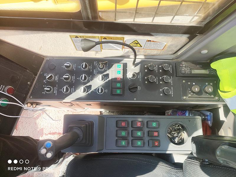 XCMG XGC200 200 tons hydraulic boom used crawler crane 2019 with good condition - Grue sur chenilles: photos 3 XCMG XGC200 200 tons hydraulic boom used crawler crane 2019 with good condition - Grue sur chenilles: photos 3