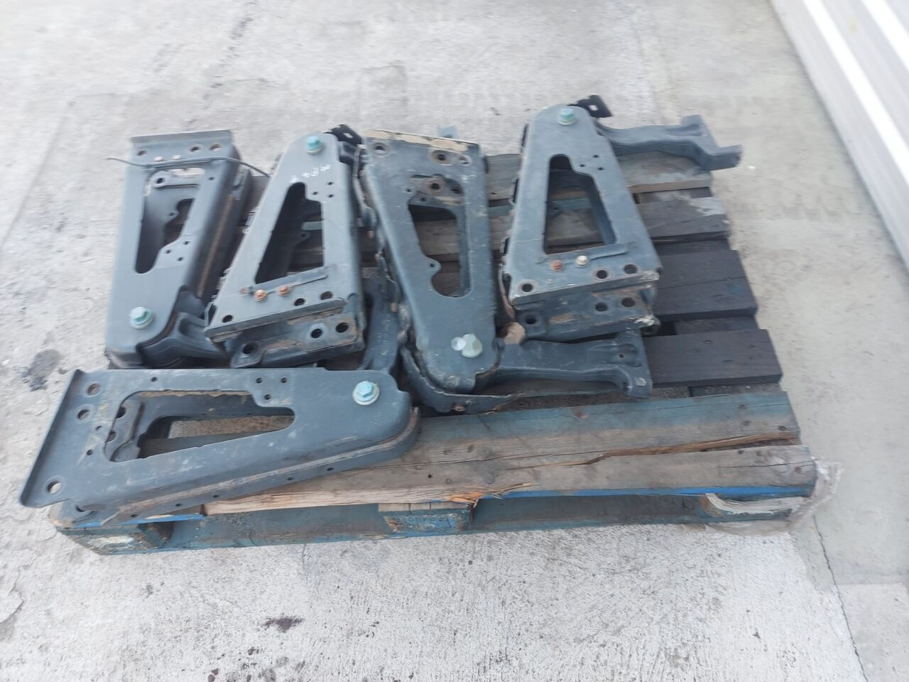 Cabin suspension A   Mercedes-Benz ACTROS MP4 truck - Suspension de cabine pour Camion: photos 4 Cabin suspension A   Mercedes-Benz ACTROS MP4 truck - Suspension de cabine pour Camion: photos 4