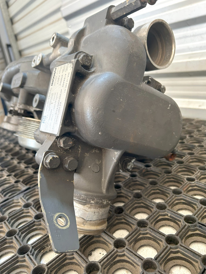 DAF COOLANT PUMP DAF XF 106 - Pompe à liquide de refroidissement: photos 4 DAF COOLANT PUMP DAF XF 106 - Pompe à liquide de refroidissement: photos 4
