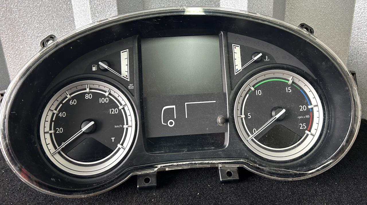 DAF DAF XF 106 CLOCK COUNTER 1958084 - Panel de instrumentos: photos 1 DAF DAF XF 106 CLOCK COUNTER 1958084 - Panel de instrumentos: photos 1