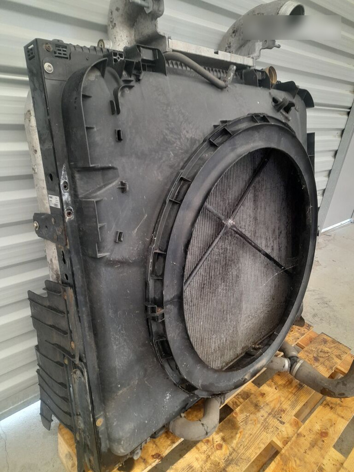 DAF XF 106 1909450 / 1993568 DAF truck - Radiateur pour Camion: photos 2 DAF XF 106 1909450 / 1993568 DAF truck - Radiateur pour Camion: photos 2