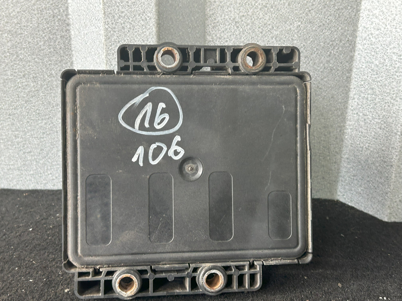 DAF XF 106 480 ECAS COMPUTER CONTROLLER - Bloc de gestion: photos 2 DAF XF 106 480 ECAS COMPUTER CONTROLLER - Bloc de gestion: photos 2