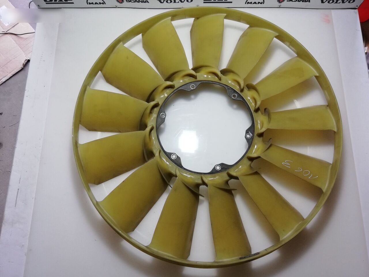 DAF XF 106 VISCO 1956601 2006787 DAF XF 106 truck - Ventilateur pour Camion: photos 2 DAF XF 106 VISCO 1956601 2006787 DAF XF 106 truck - Ventilateur pour Camion: photos 2