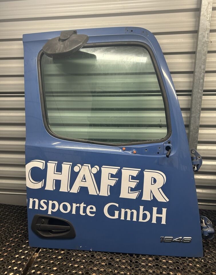 MERCEDES ACTROS MP4 DOOR RIGHT EITH RAMP MIRROR - Portière et pièces: photos 1 MERCEDES ACTROS MP4 DOOR RIGHT EITH RAMP MIRROR - Portière et pièces: photos 1