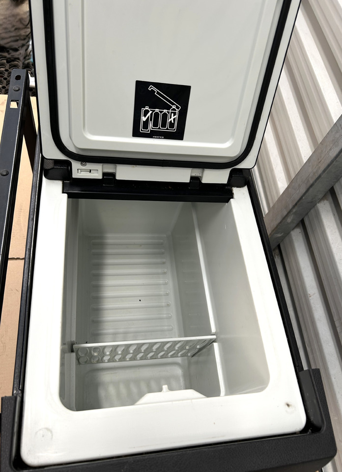 MERCEDES ACTROS MP4 REFRIGERATOR - Pièce universelle: photos 3 MERCEDES ACTROS MP4 REFRIGERATOR - Pièce universelle: photos 3