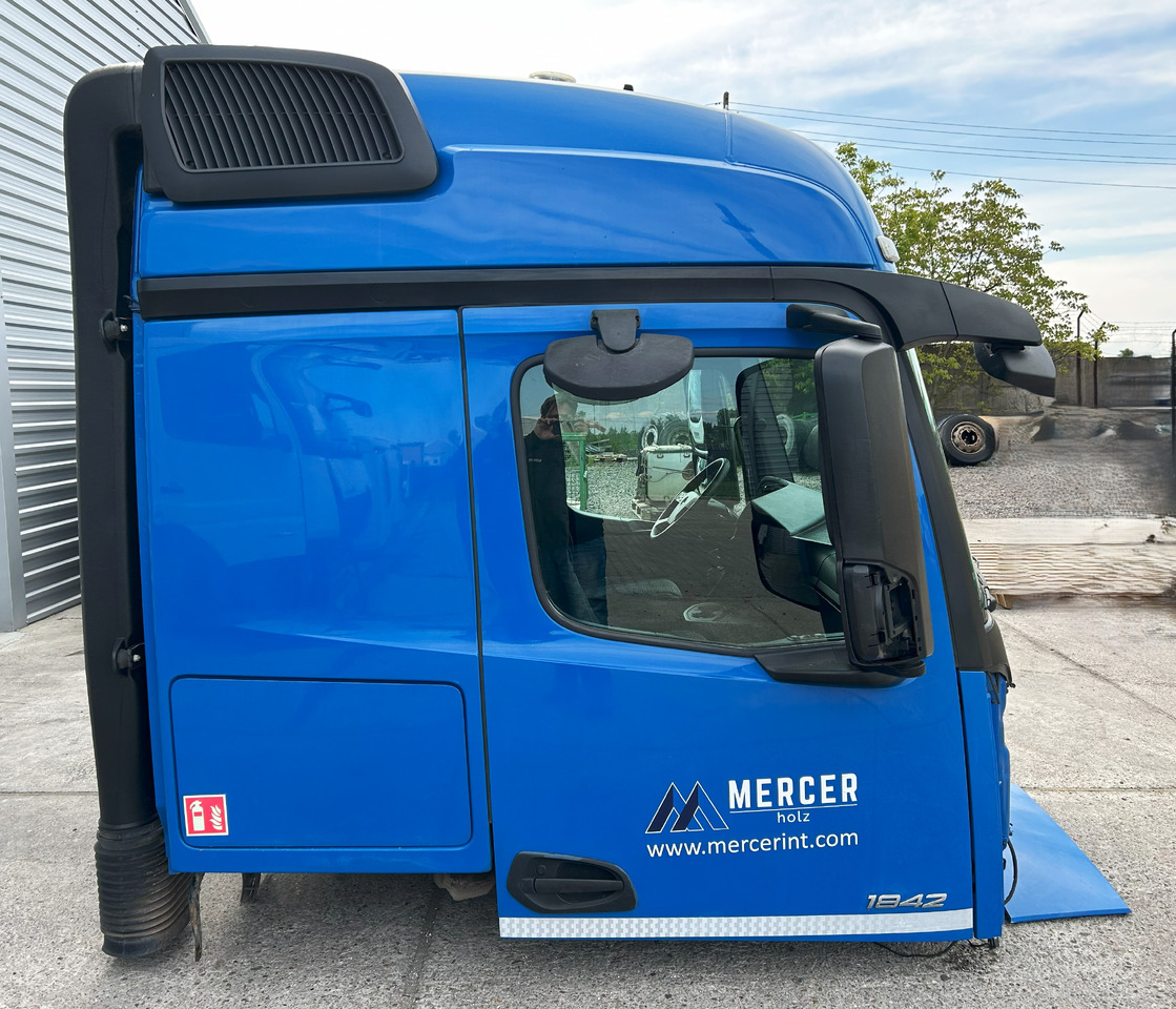 MERCEDES AROCS MP4 L STREAM SPACE 2.30M , tunnel 170 mm - Cabine: photos 3 MERCEDES AROCS MP4 L STREAM SPACE 2.30M , tunnel 170 mm - Cabine: photos 3