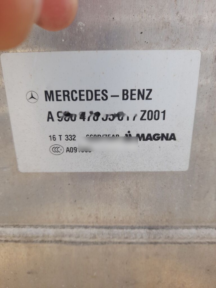 Mercedes-Benz ACTROS MP4 660L A9604703501 Mercedes-Benz truck - Réservoir de carburant pour Camion: photos 2 Mercedes-Benz ACTROS MP4 660L A9604703501 Mercedes-Benz truck - Réservoir de carburant pour Camion: photos 2