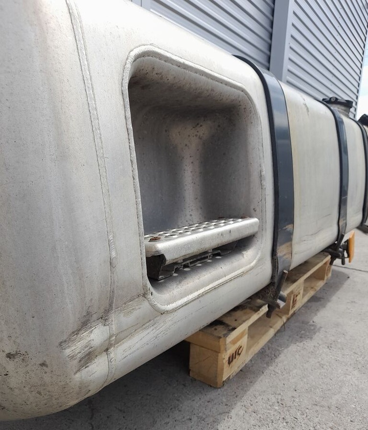 Mercedes-Benz ACTROS MP4 660L A9604703501 Mercedes-Benz truck - Réservoir de carburant pour Camion: photos 3 Mercedes-Benz ACTROS MP4 660L A9604703501 Mercedes-Benz truck - Réservoir de carburant pour Camion: photos 3