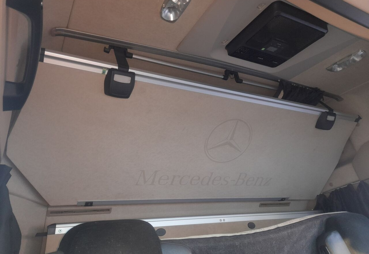 Mercedes-Benz ACTROS   Mercedes-Benz - Cabine et intérieur pour Camion: photos 1 Mercedes-Benz ACTROS   Mercedes-Benz - Cabine et intérieur pour Camion: photos 1