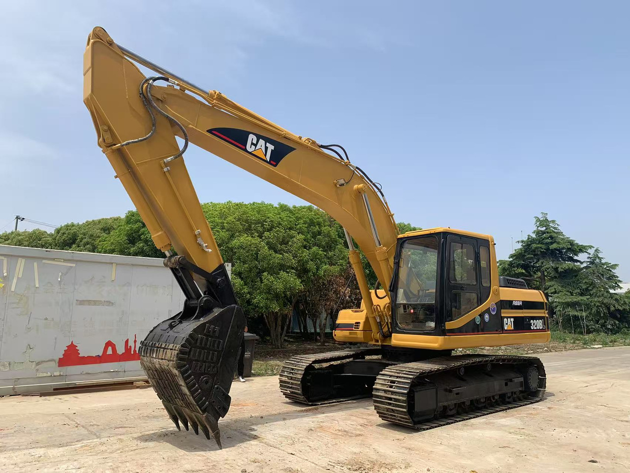 CATERPILLAR 320B, 320BL Secondhand Excavator Made in Japan - Pelle sur chenille: photos 1 CATERPILLAR 320B, 320BL Secondhand Excavator Made in Japan - Pelle sur chenille: photos 1