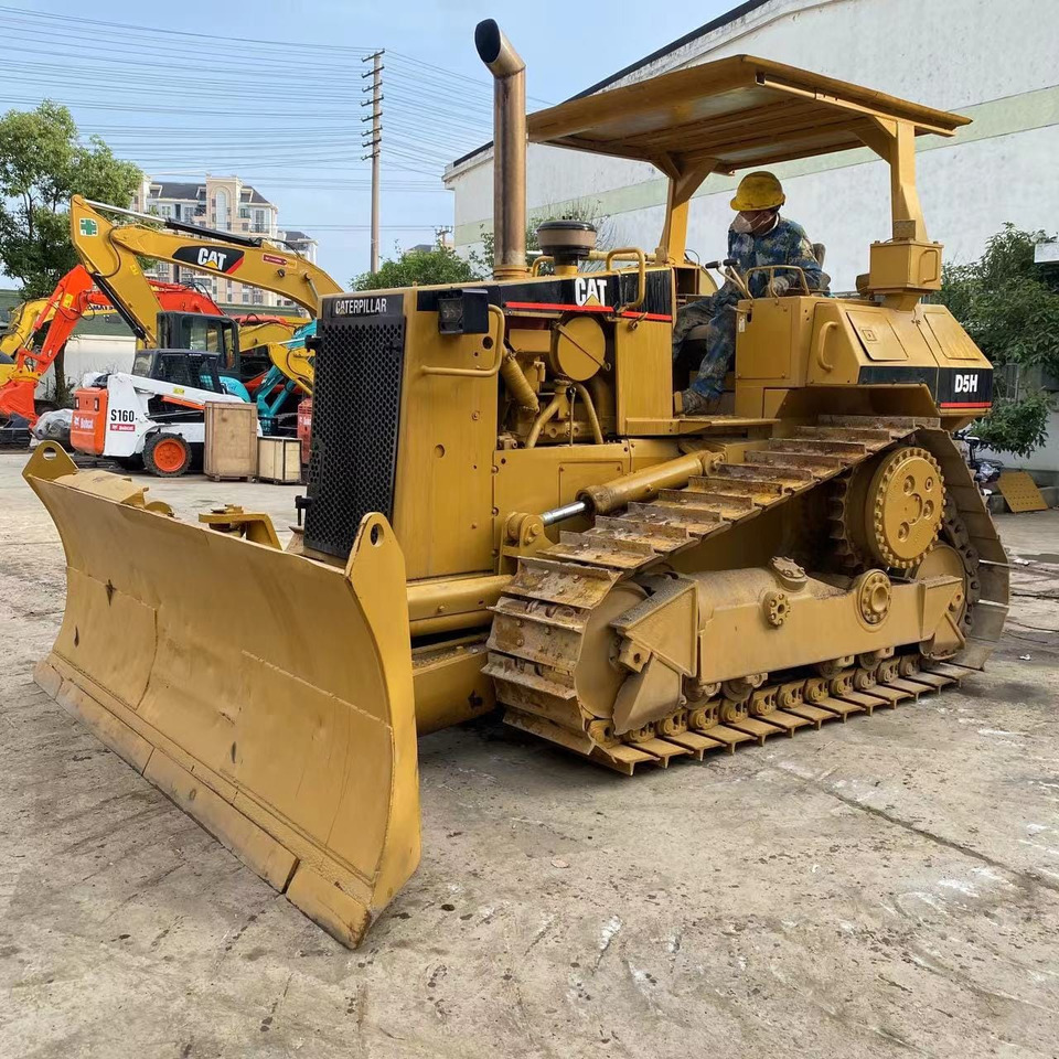 Caterpillar Bulldozer CAT D5H, D5K Cheap Japan Origin Bulldozer - Bulldozer: photos 1 Caterpillar Bulldozer CAT D5H, D5K Cheap Japan Origin Bulldozer - Bulldozer: photos 1