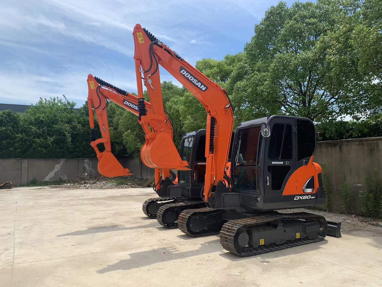 DOOSAN DX60 Good price 6 ton Small Excavator - Pelle sur chenille: photos 2 DOOSAN DX60 Good price 6 ton Small Excavator - Pelle sur chenille: photos 2