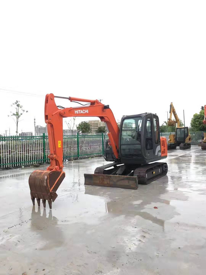 Hitachi 6 ton Hydraulic Excavator ZX60 Good Price - Pelle sur chenille: photos 1 Hitachi 6 ton Hydraulic Excavator ZX60 Good Price - Pelle sur chenille: photos 1
