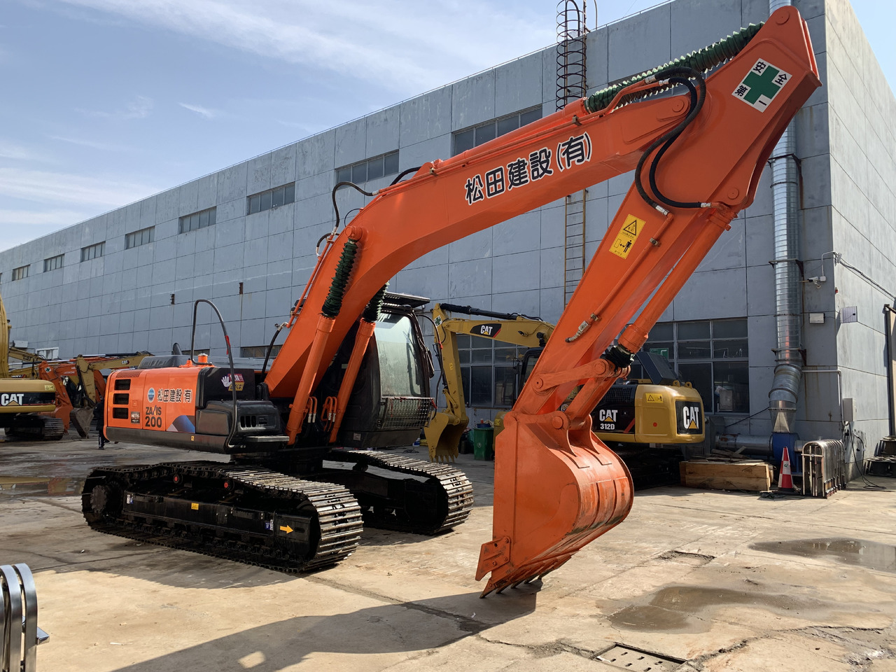 Hitachi Excavator Zaxis 200, 210, 240 Made in Japan - Pelle sur chenille: photos 3 Hitachi Excavator Zaxis 200, 210, 240 Made in Japan - Pelle sur chenille: photos 3