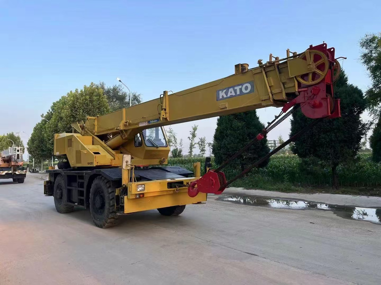 KATO KR250 Good Price 25 ton Rough Terrain Crane - Grue mobile: photos 1 KATO KR250 Good Price 25 ton Rough Terrain Crane - Grue mobile: photos 1
