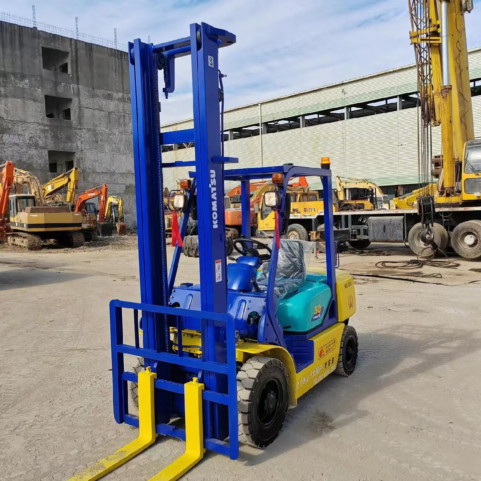 Komatsu 3 ton Diesel Forklift FD30 with Double High Mast - Chariot élévateur diesel: photos 3 Komatsu 3 ton Diesel Forklift FD30 with Double High Mast - Chariot élévateur diesel: photos 3