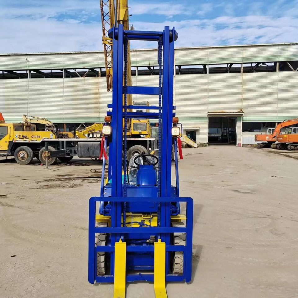 Komatsu 3 ton Diesel Forklift FD30 with Double High Mast - Chariot élévateur diesel: photos 4 Komatsu 3 ton Diesel Forklift FD30 with Double High Mast - Chariot élévateur diesel: photos 4