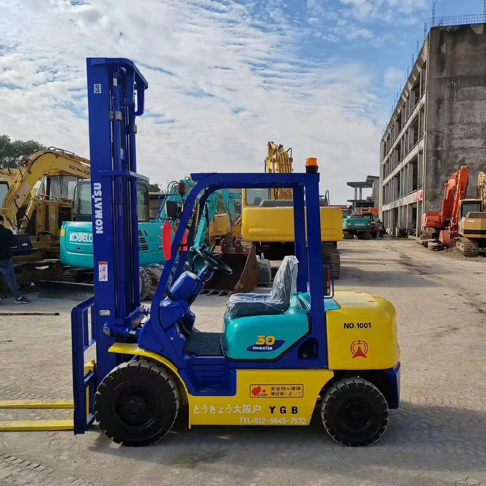 Komatsu 3 ton Diesel Forklift FD30 with Double High Mast - Chariot élévateur diesel: photos 2 Komatsu 3 ton Diesel Forklift FD30 with Double High Mast - Chariot élévateur diesel: photos 2