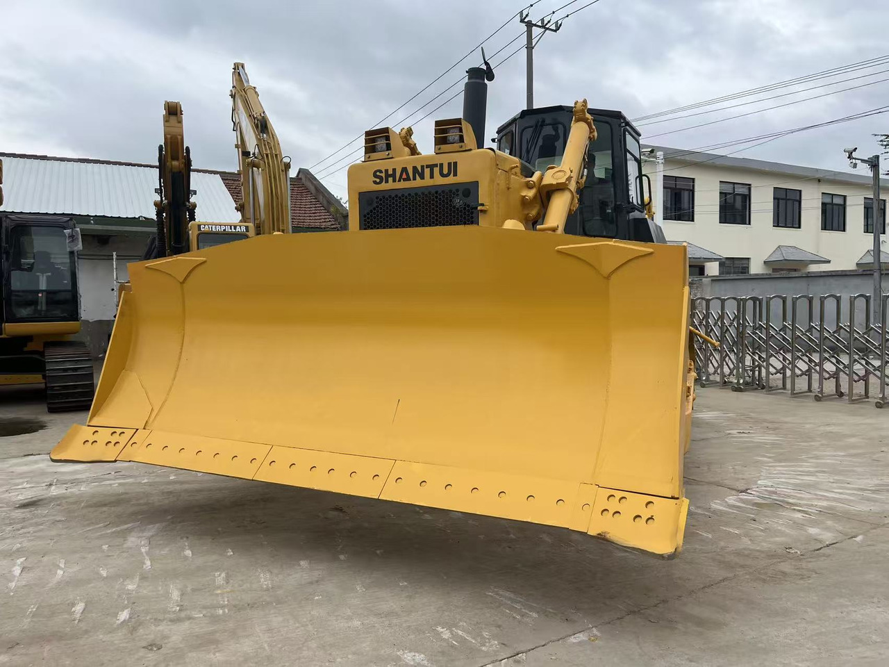 SHANTUI Used Bulldozer SHANTUI SD32 Delivers Power & Fuel Efficiency - Rouleau compresseur: photos 3 SHANTUI Used Bulldozer SHANTUI SD32 Delivers Power & Fuel Efficiency - Rouleau compresseur: photos 3