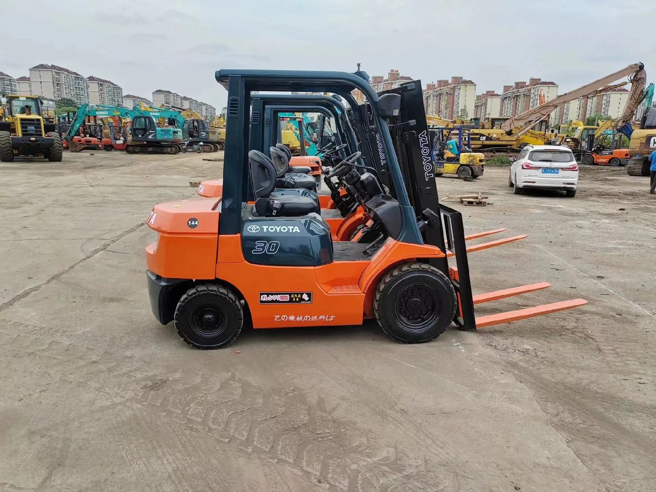Toyota 3 ton Forklift FD30 with Free Lift, Side Shifter, Clamp - Chariot élévateur diesel: photos 2 Toyota 3 ton Forklift FD30 with Free Lift, Side Shifter, Clamp - Chariot élévateur diesel: photos 2