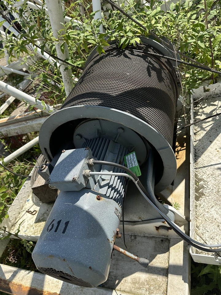 LIEBHERR 280 EC-H 12 Litronic slewing part - Grue: photos 4 LIEBHERR 280 EC-H 12 Litronic slewing part - Grue: photos 4