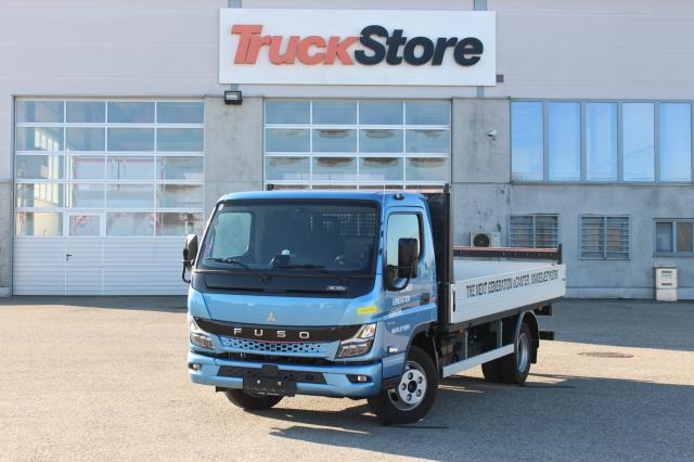 FUSO Canter 4C15E M - BATT. - Utilitaire plateau: photos 1 FUSO Canter 4C15E M - BATT. - Utilitaire plateau: photos 1