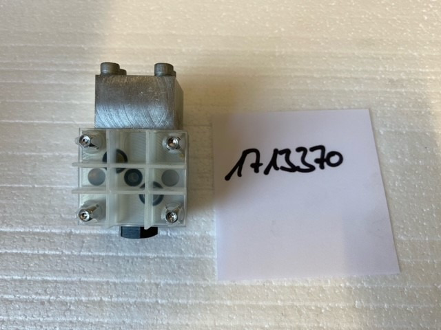 O&K Terex CNH control valve 1713370 1455434 - Pièces de rechange pour Pelle: photos 2 O&K Terex CNH control valve 1713370 1455434 - Pièces de rechange pour Pelle: photos 2