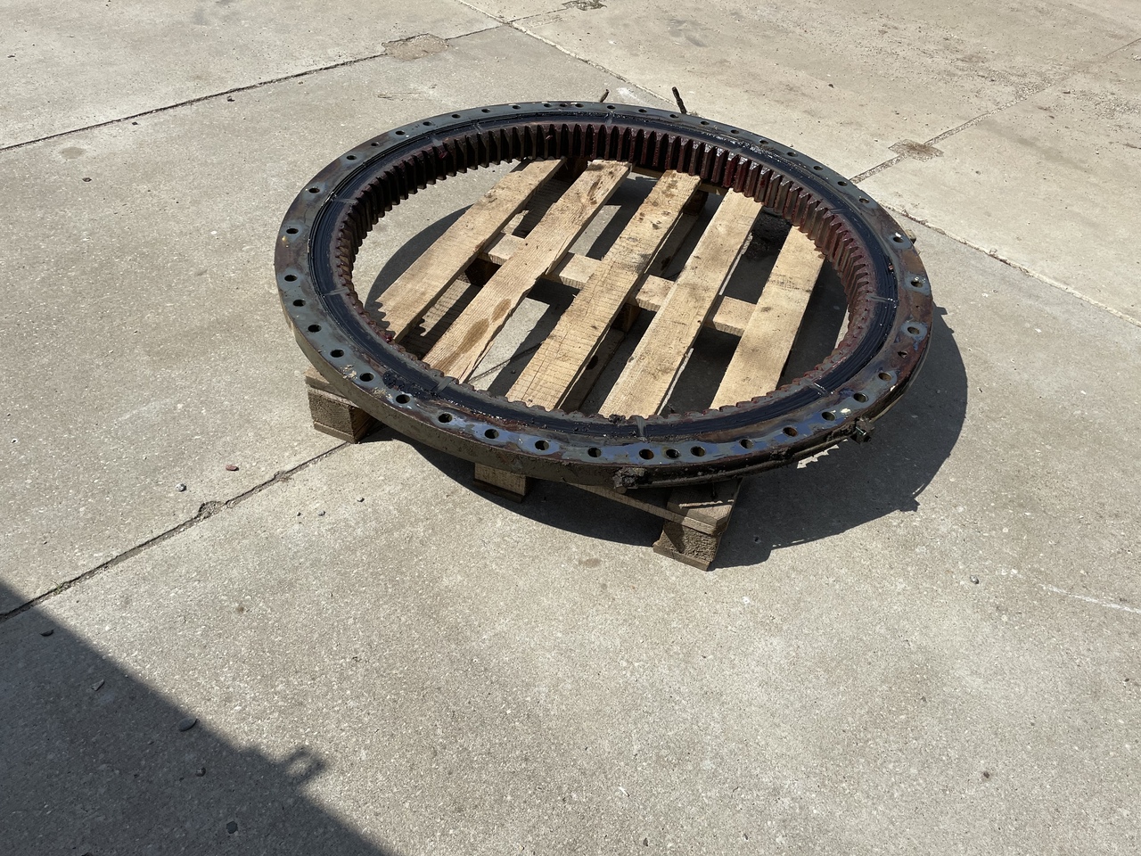 LIEBHERR R906 - Couronne d'orientation pour Pelle: photos 3 LIEBHERR R906 - Couronne d'orientation pour Pelle: photos 3