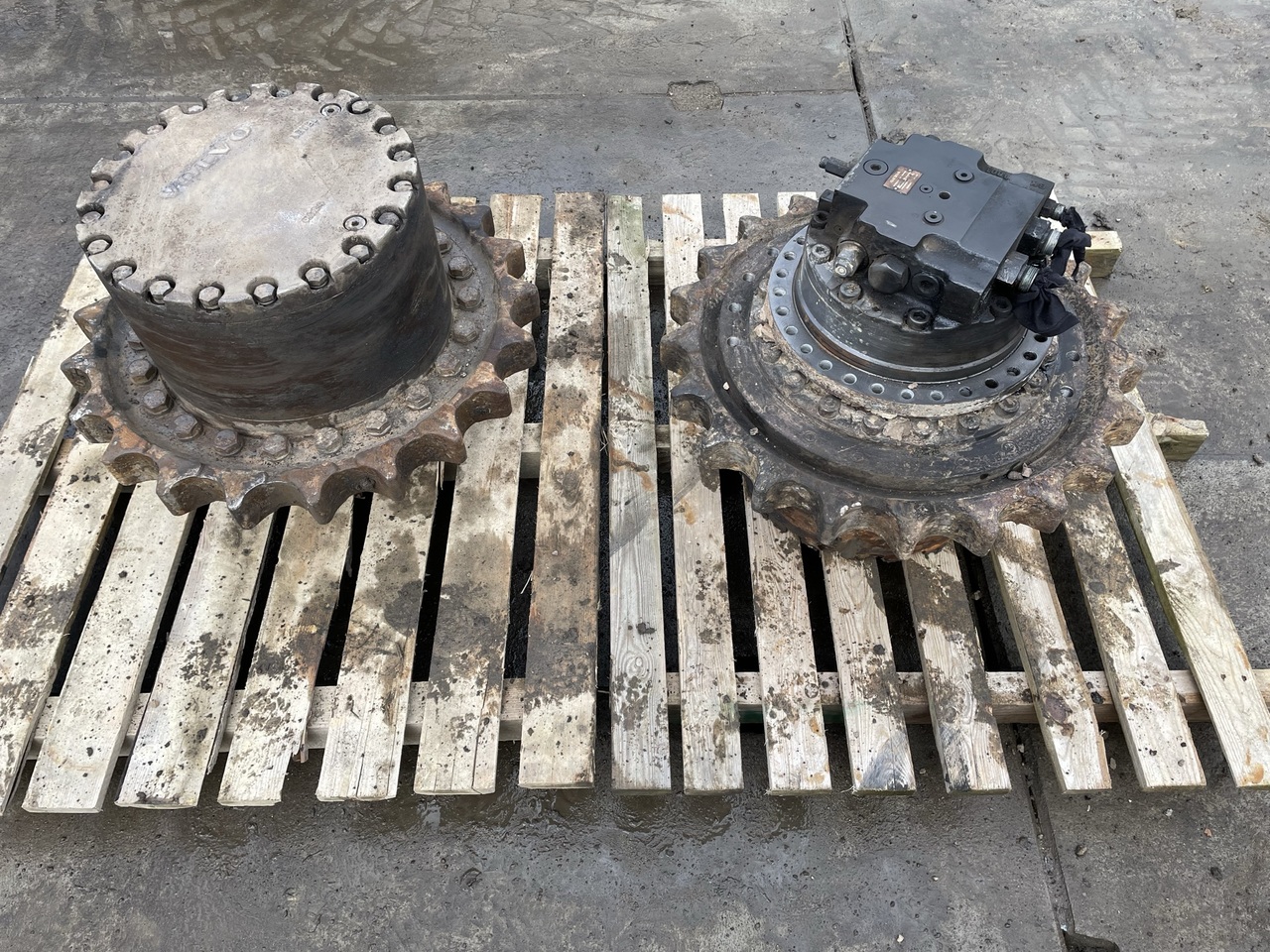 Zwolnica Volvo EC250 - Pièces de train de roulement pour Pelle sur chenille: photos 2 Zwolnica Volvo EC250 - Pièces de train de roulement pour Pelle sur chenille: photos 2