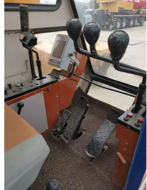 Grue sur chenilles 2015 KOBELCO 7055: photos 8