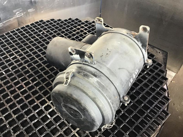 Liebherr Air Filter - Système d'admission d'air: photos 5 Liebherr Air Filter - Système d'admission d'air: photos 5