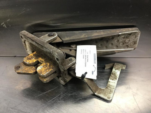 Liebherr Brake Pedal - Pédale: photos 1 Liebherr Brake Pedal - Pédale: photos 1