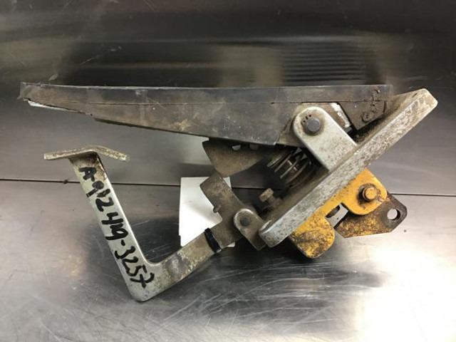 Liebherr Brake Pedal - Pédale: photos 2 Liebherr Brake Pedal - Pédale: photos 2