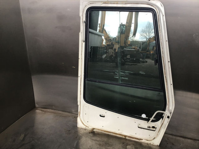 Portière et pièces Liebherr Cabin Door: photos 6 Portière et pièces Liebherr Cabin Door: photos 6