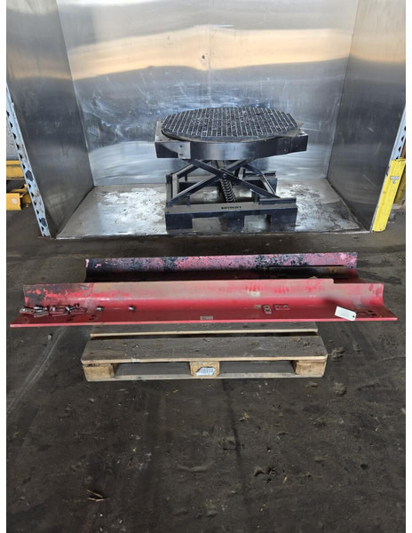 Liebherr Covering right - Pare-chocs: photos 2 Liebherr Covering right - Pare-chocs: photos 2