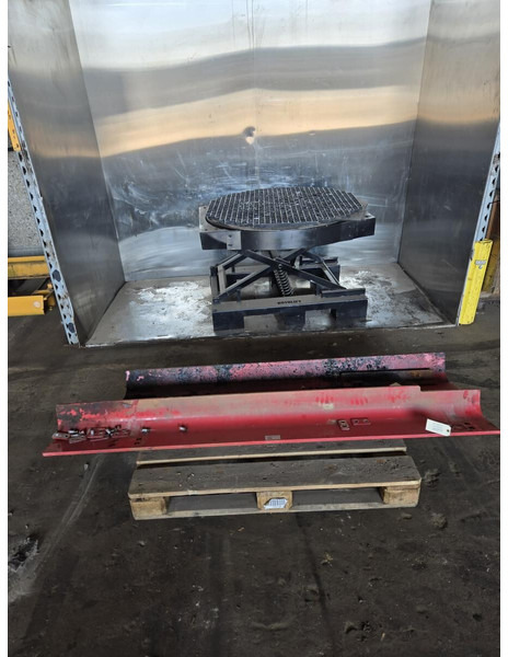 Liebherr Covering right - Pare-chocs: photos 3 Liebherr Covering right - Pare-chocs: photos 3