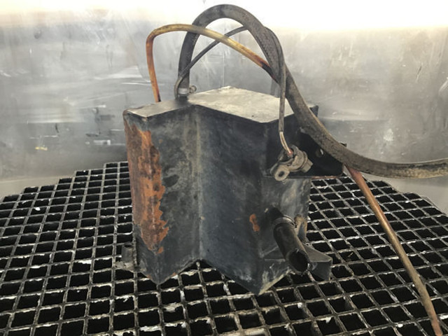 Liebherr Equalizing Reservoir - Vase d'expansion: photos 5 Liebherr Equalizing Reservoir - Vase d'expansion: photos 5