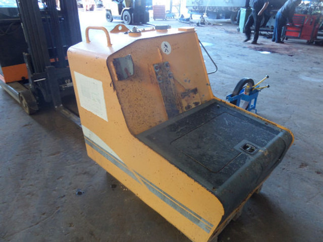 Liebherr Fuel Tank - Réservoir de carburant: photos 1 Liebherr Fuel Tank - Réservoir de carburant: photos 1