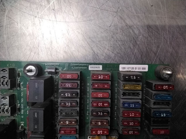 Système électrique Liebherr Fuse and Relay board