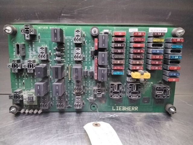 Liebherr Fuse and Relay board - Système électrique: photos 2 Liebherr Fuse and Relay board - Système électrique: photos 2