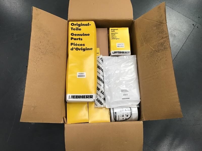 Liebherr Service Kit 1000 hours R906/R916/R926 - Filtre à carburant: photos 2 Liebherr Service Kit 1000 hours R906/R916/R926 - Filtre à carburant: photos 2