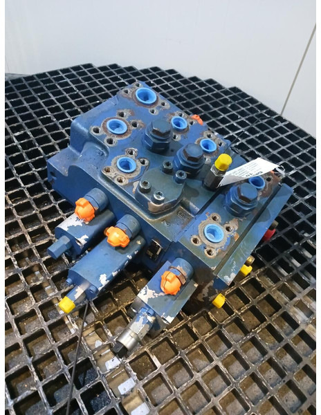 Liebherr Valveblock - Valve: photos 2 Liebherr Valveblock - Valve: photos 2