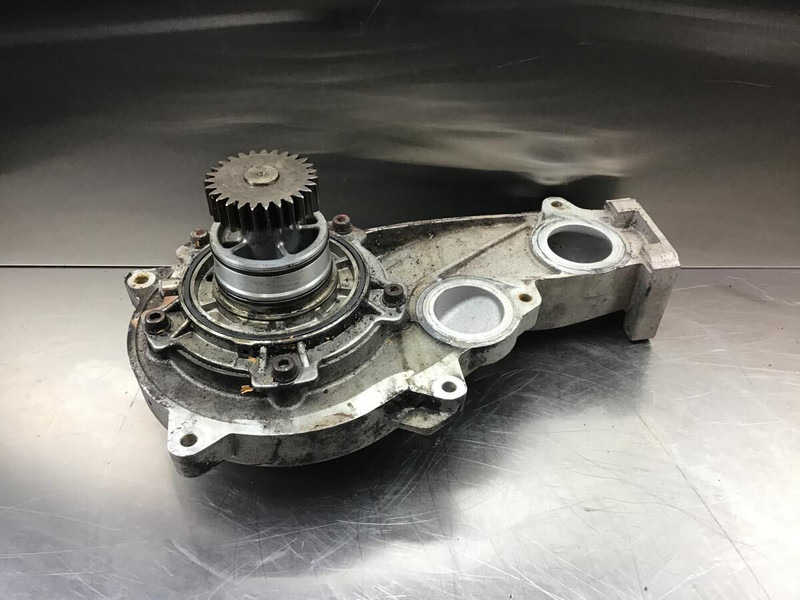 Liebherr Water Pump - Pompe à liquide de refroidissement: photos 2 Liebherr Water Pump - Pompe à liquide de refroidissement: photos 2