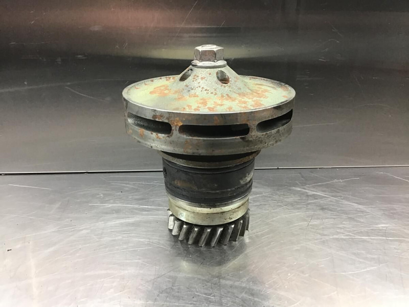 Liebherr Water Pump - Pompe à liquide de refroidissement: photos 1 Liebherr Water Pump - Pompe à liquide de refroidissement: photos 1