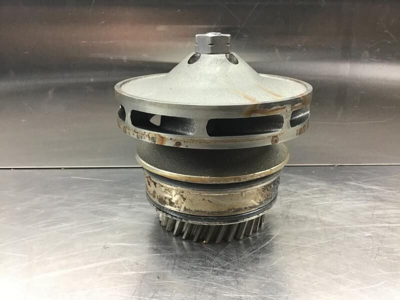 Liebherr Water Pump - Pompe à liquide de refroidissement: photos 1 Liebherr Water Pump - Pompe à liquide de refroidissement: photos 1