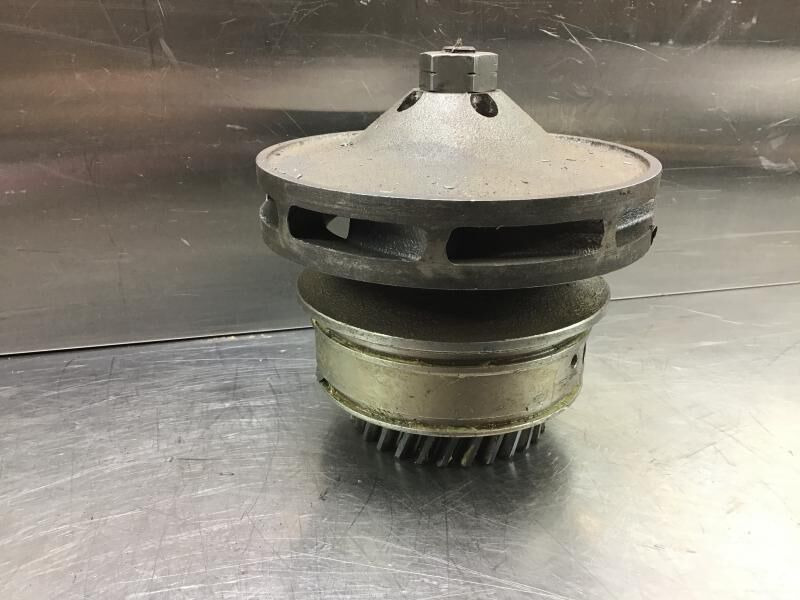 Liebherr Water Pump - Pompe à liquide de refroidissement: photos 3 Liebherr Water Pump - Pompe à liquide de refroidissement: photos 3